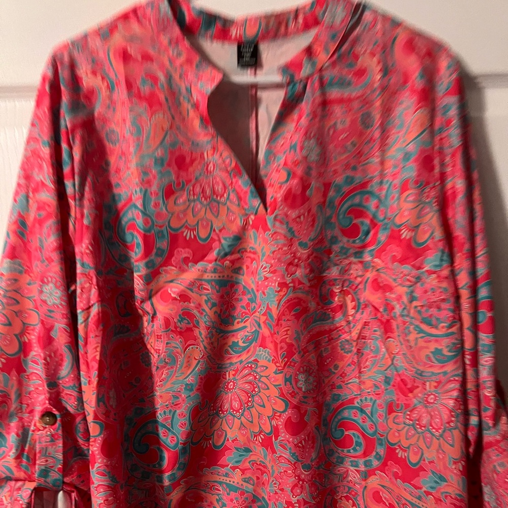 Beautiful woman’s she incurve one X Paisley, pink top